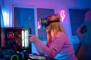 Femme asque VR et manette jeux vidéo