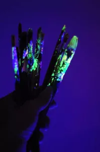 Atelier character design pinceaux fluorescents