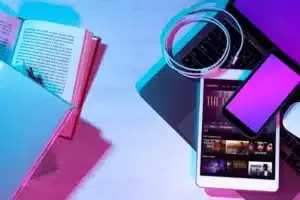 Jeux vidéo et éducation cahier loupe néon